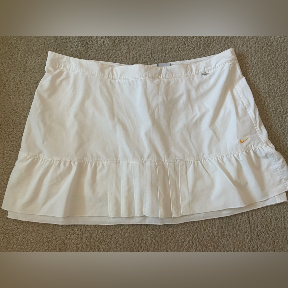 Nike White pleated Skirt with Logo Detail